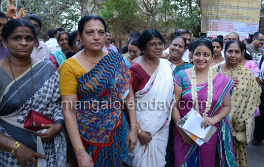 Bhavya campaigning for Congress in Mangalore